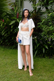 Áo khoác trắng rộng cài nút