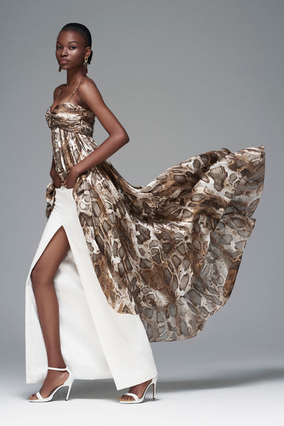 Chân váy xẻ cánh hoa nhạt