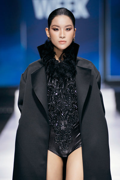 Bộ đồ liền thân tối màu