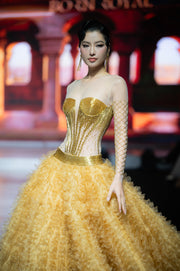 Chiếc váy 'I AM THE CROWN'