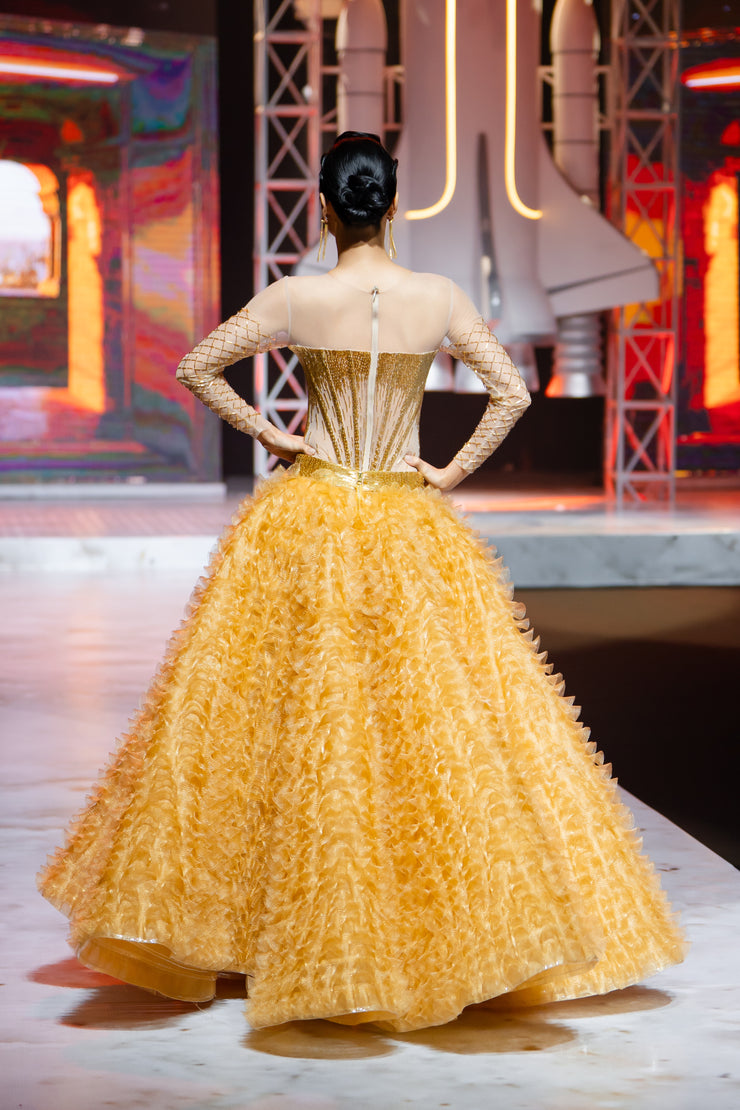 Chiếc váy 'I AM THE CROWN'