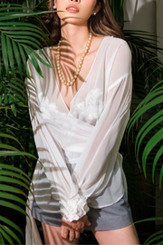 Áo quấn cổ tay họa tiết hoa