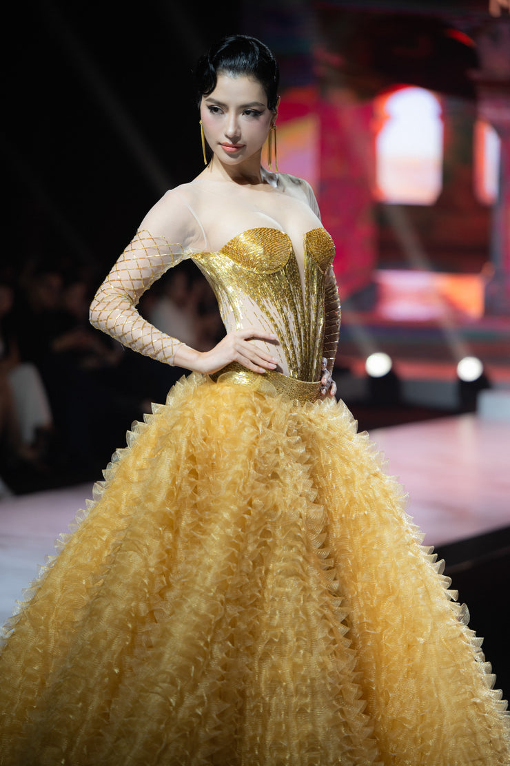 'I AM THE CROWN’ DRESS